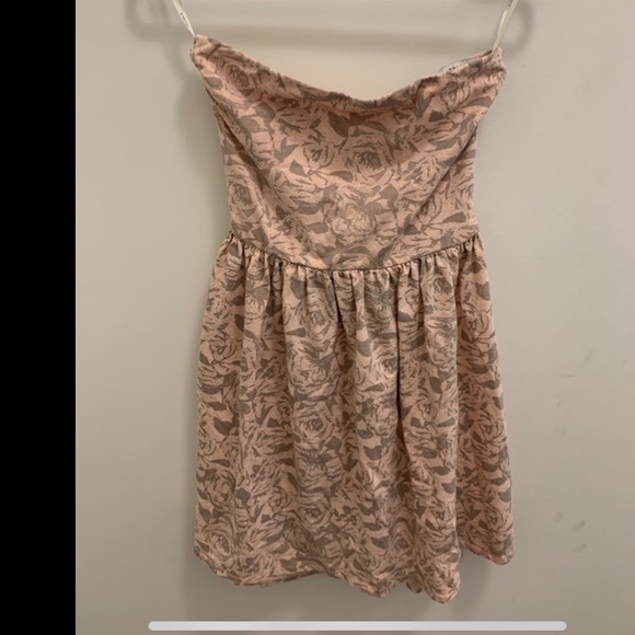 Aritzia strapless dress with cute back M - Picture 3 of 6